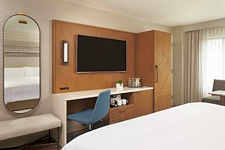 Traditional Double Room with Two Double Beds and Adapted Tub - Mobility Accessible
