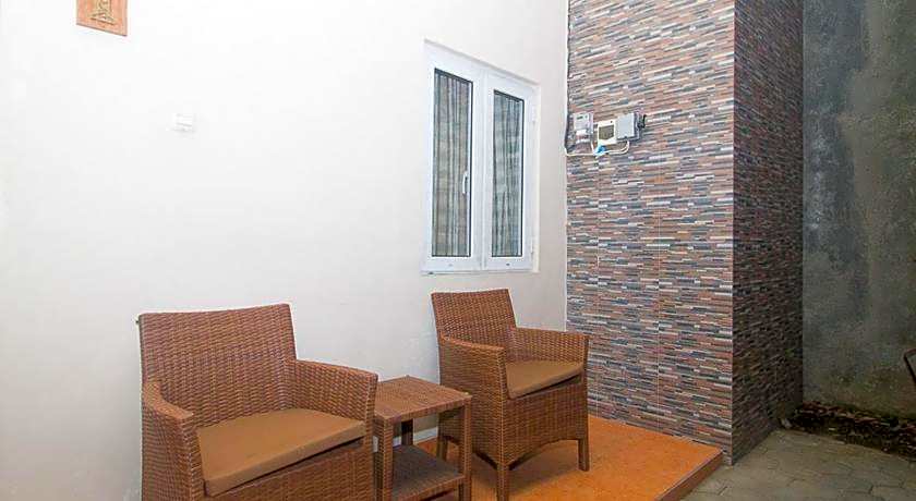 RedDoorz Plus Syariah near Alun Alun Sampang