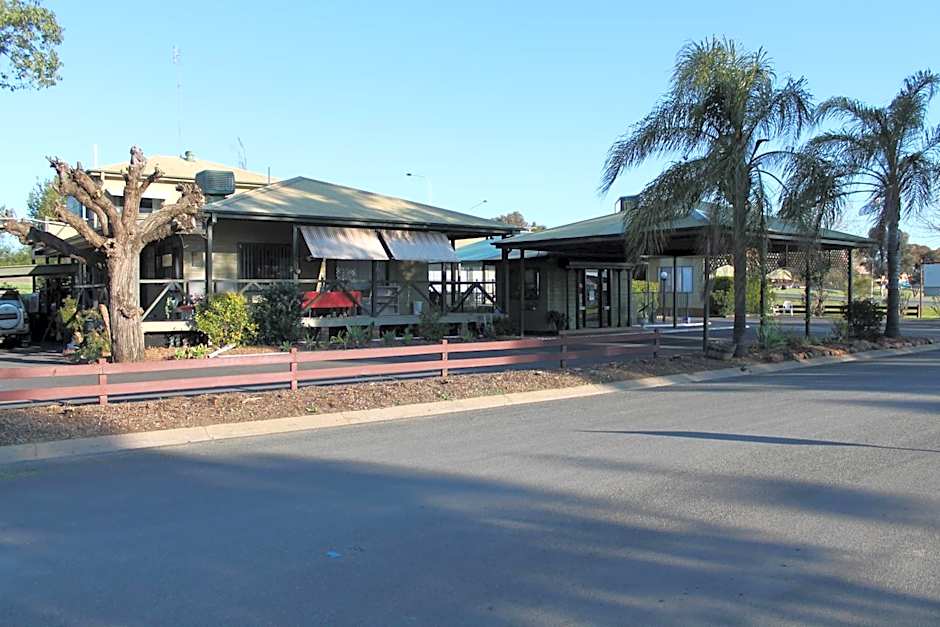 Lake Forbes Motel