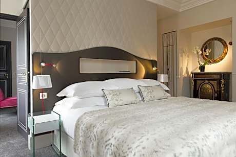 Suite with Opera View and Balcony