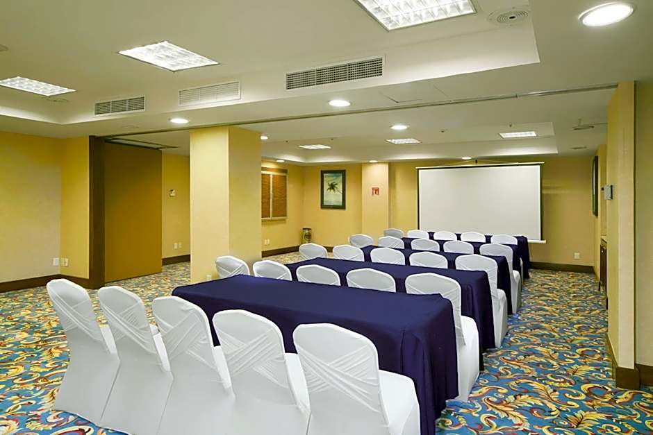 Hampton Inn By Hilton And Suites Mexico City