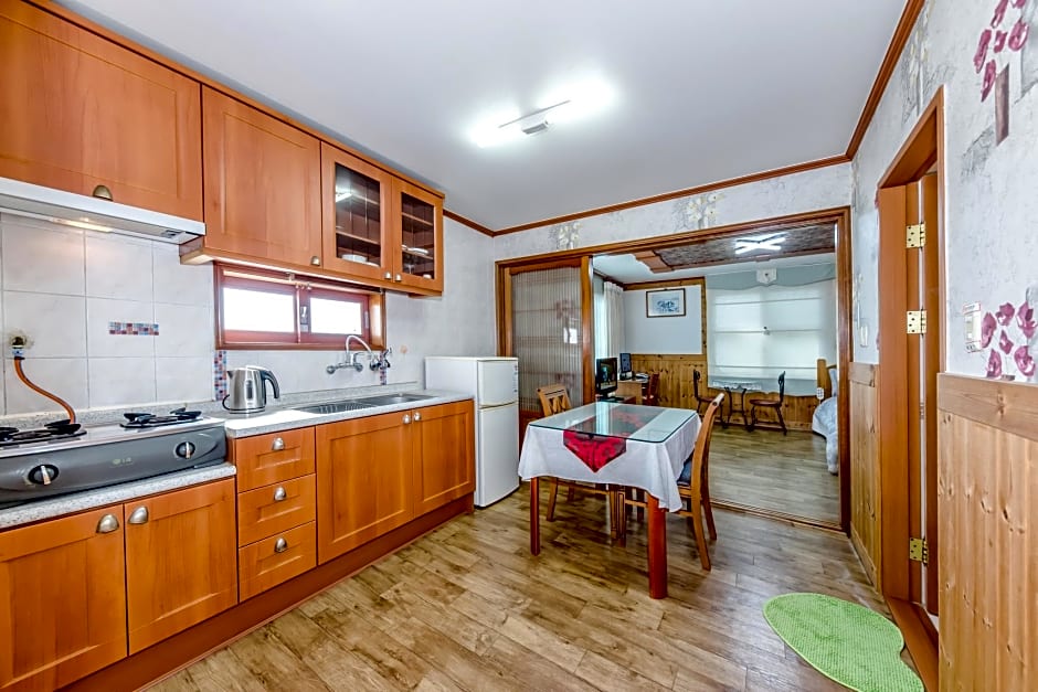 Gyul Hyanggi Pension