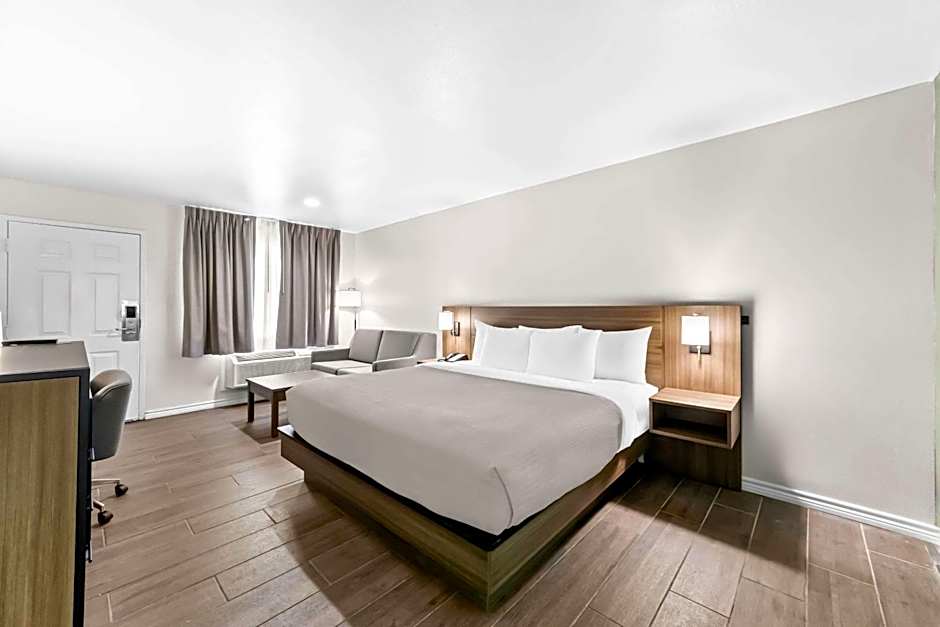 Quality Inn & Suites Port Lavaca near Lighthouse Beach