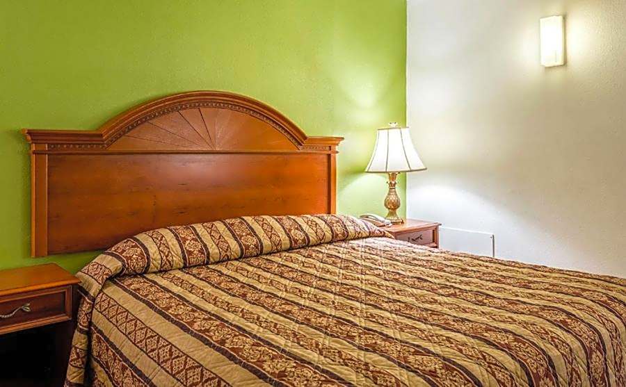 Studios and Suites 4 Less Emporia