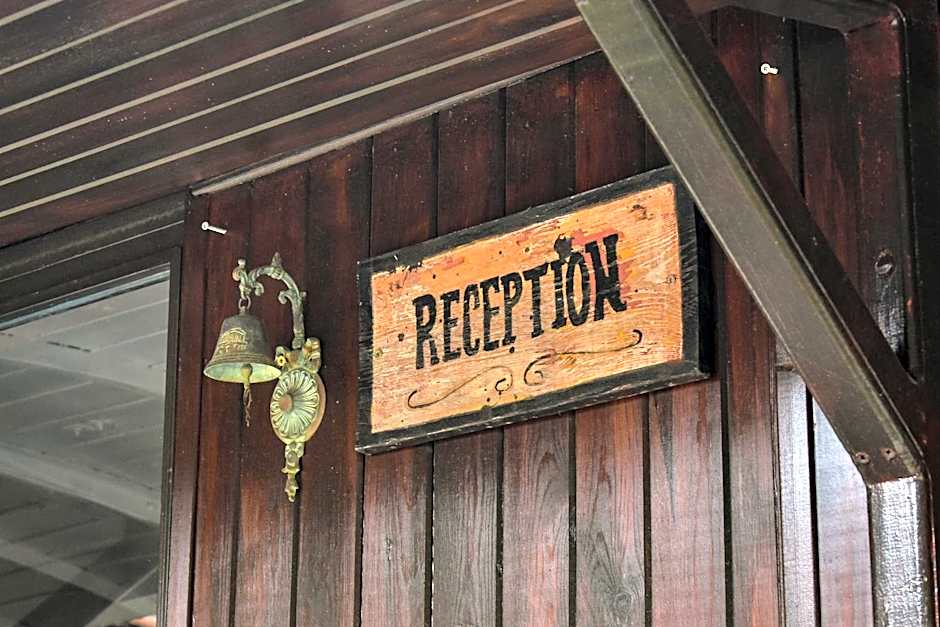 Muntenia Inn Apartments and Suites