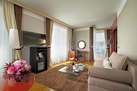 Corner Suite with Balcony