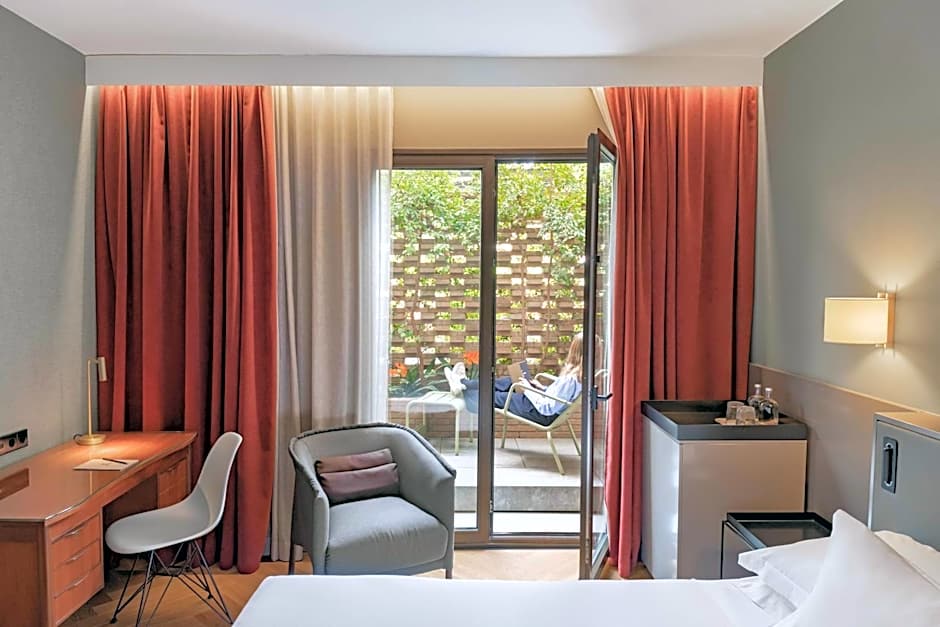 Alexandra Barcelona Hotel, Curio Collection by Hilton