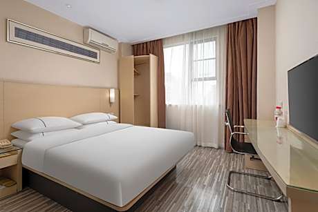 Stand Queen Room