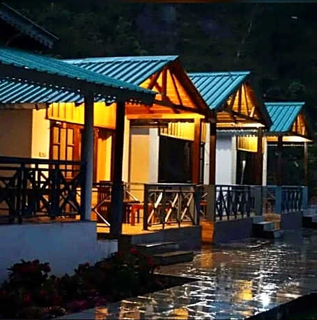 Anant Vilas Resort at Bhimtal Lake