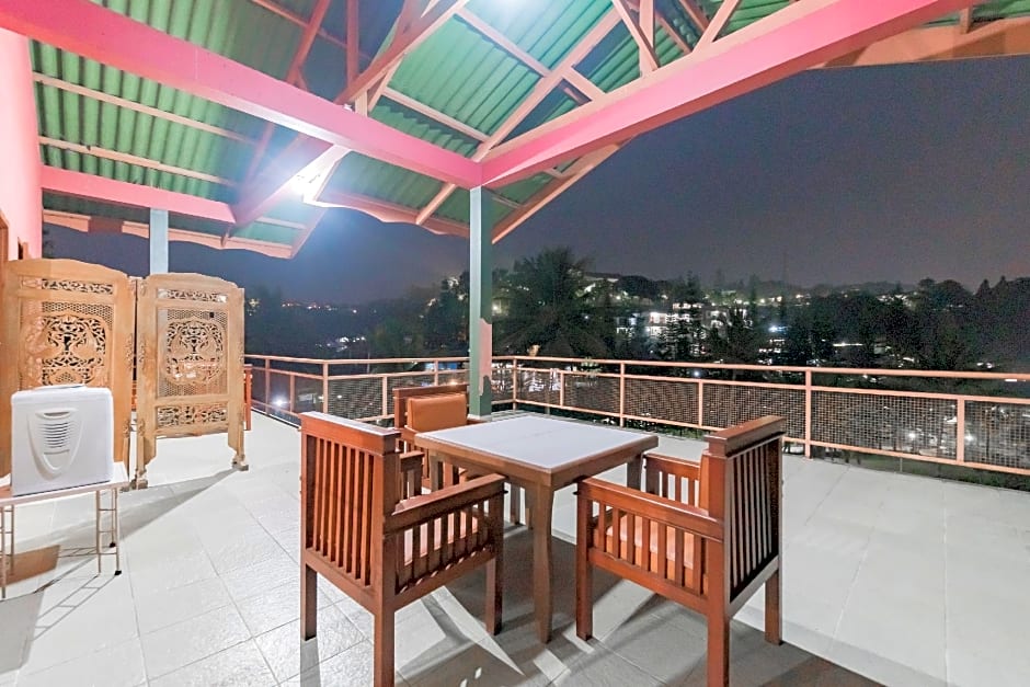 RedDoorz Plus @ Hotel Griya Astoeti