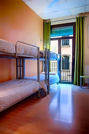 Bed in Mixed Dormitory Room (6-Bed)