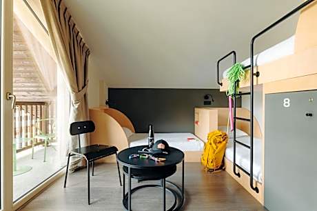 10-Bed Mixed Dormitory Room