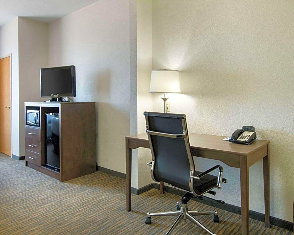 Comfort Suites San Angelo near University