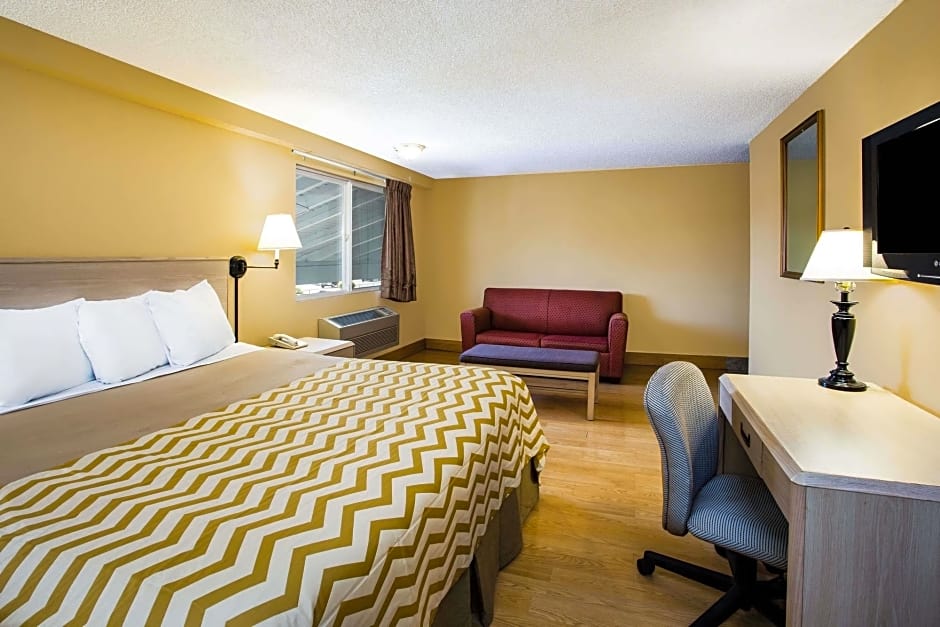 Travelodge by Wyndham Tacoma Near McChord AFB