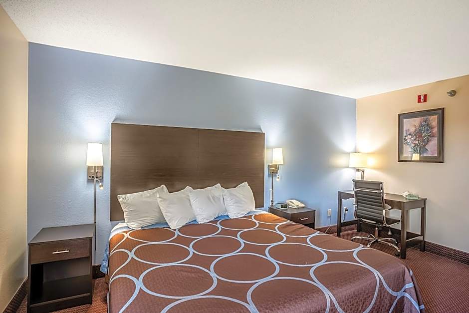 Super 8 by Wyndham Galesburg