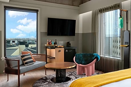 QT Deluxe Corner King