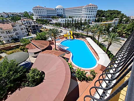 Side Palm D'or Hotel