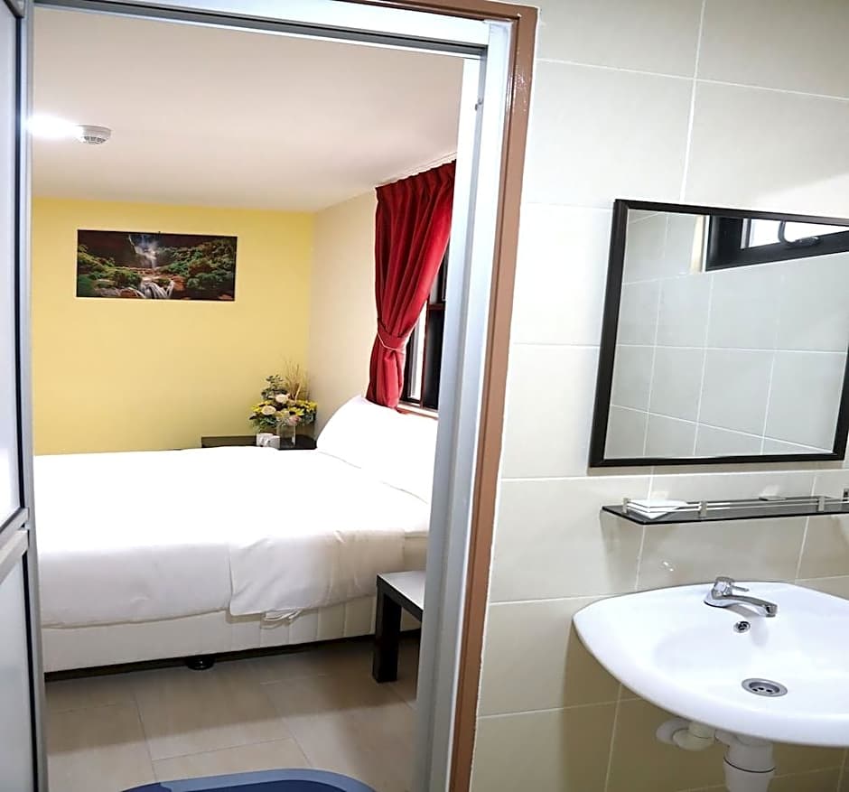 Capital O 90897 Island City Hotel
