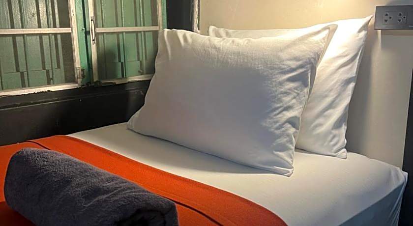 2Street Hostel At Surathani