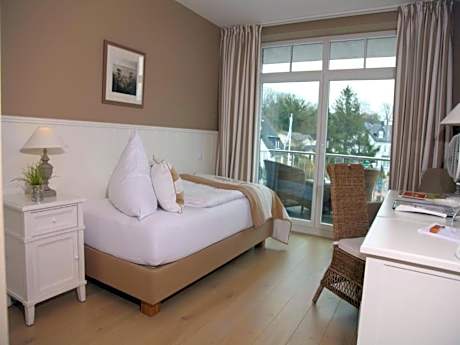 Single Room - Land Side (Thor Heyerdahl)