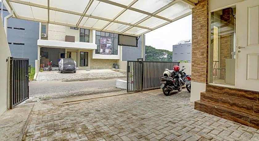 OYO Life 90606 Glass House Citraland Syariah