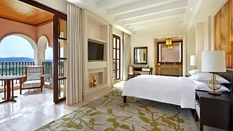Junior Suite with Resort View - King