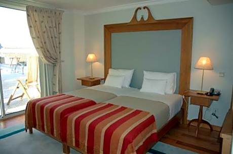 Family Suite (2 Adults + 2 Children)