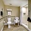 Commander Hotel & Suites