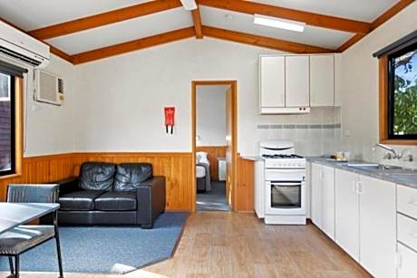 Deluxe Cabin (1BR) – Pet Friendly