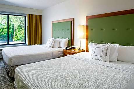 One-Bedroom Suite with Two Double Beds and Roll-In Shower - Mobility Access/Communication Assistance