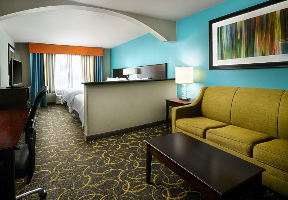 Holiday Inn Express & Suites DFW Airport - Grapevine By IHG