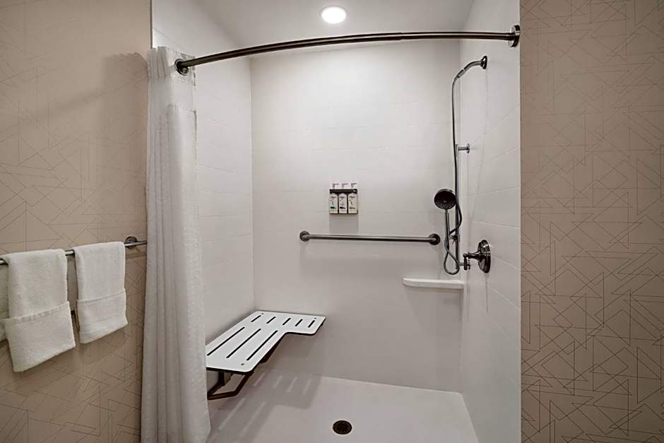 Holiday Inn Express Syracuse Airport By IHG