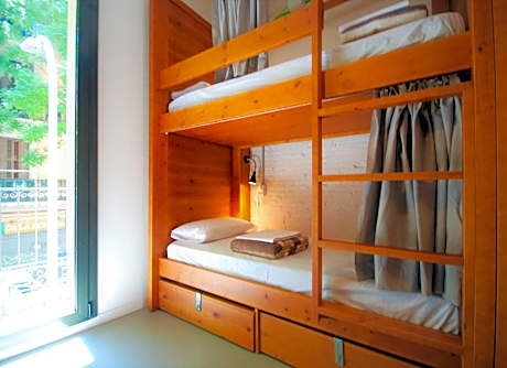 Bed in 14-Bed Mixed Dormitory Room