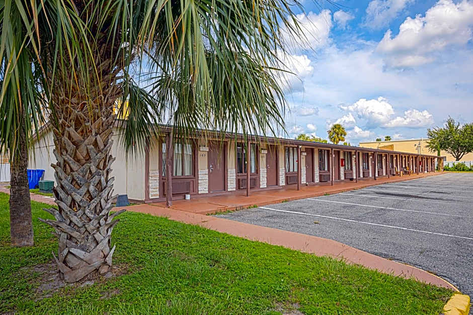 Liberty Garden Inn by OYO Kissimmee near Disney World