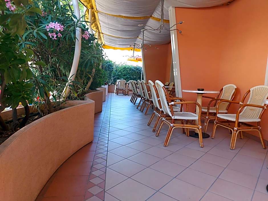 Hotel Joli