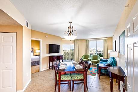 Deluxe King One Bedroom Suite, Pool View