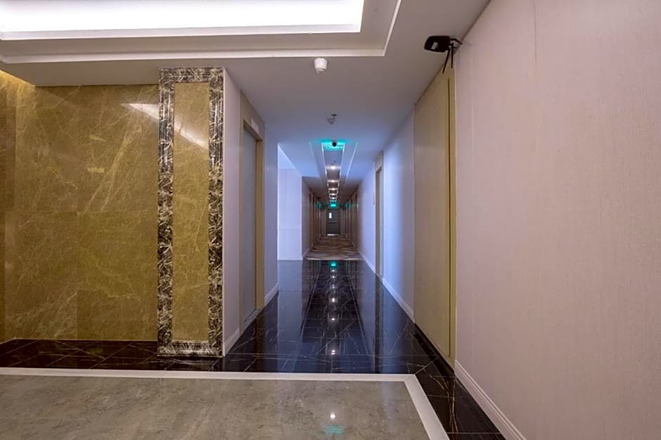 Elegant Airport Hotel