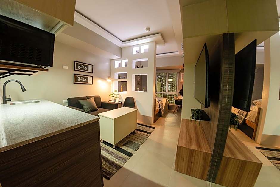 27th floor Cebu IT Park studio walking distance to everything