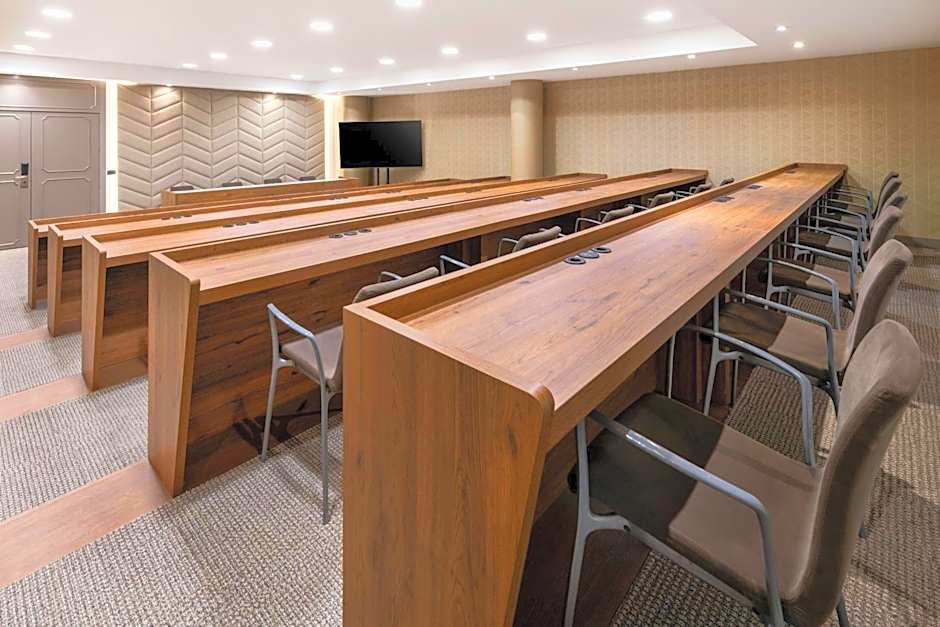 AC Hotel by Marriott Ciudad de Sevilla