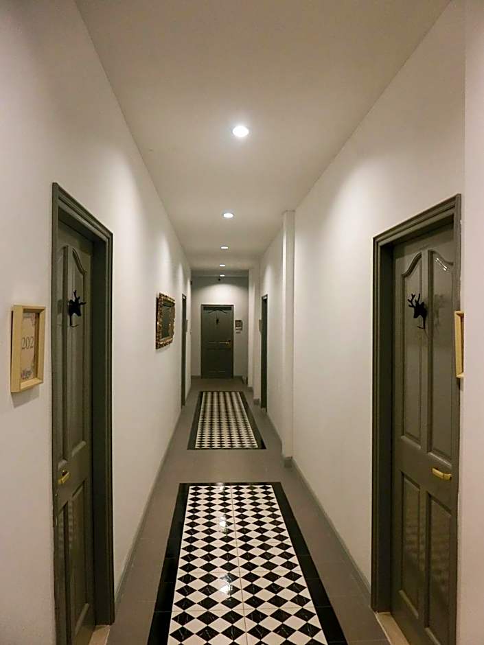 Bloom Boutique Hotel & Cafe