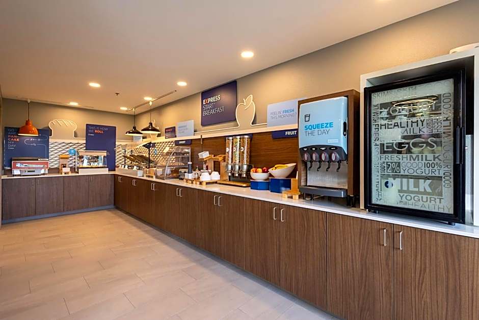 Holiday Inn Express & Suites Sioux Center By IHG
