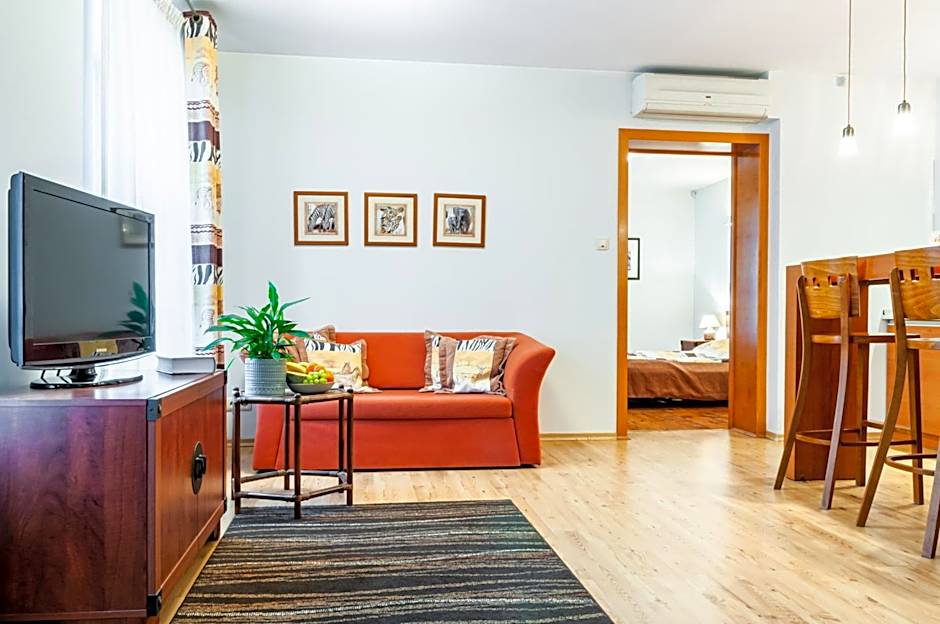 Home & Travel Apartamenty w centrum Łodzi - Piotrkowska - Klimatyzacja - Parking - Manufaktura - OFF Piotrkowska - EC1 - ATLAS Arena - Orientarium - Monopolis