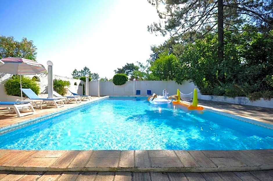 Fantastic outdoor area, private pool, Tennis Court Golf Practice Facility