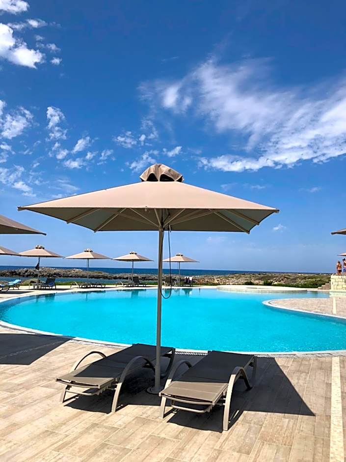 Kavos Hotel & Suites