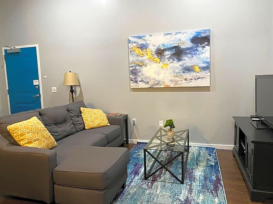 #2BR-1BA Loft Downtown KC in Historic Building