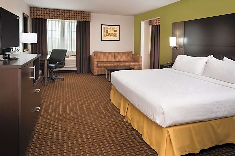 Holiday Inn Express & Suites Bucyrus by IHG