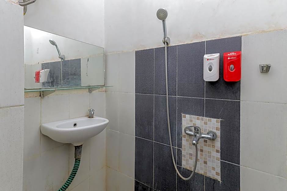 RedDoorz near Stasiun Malang Kota Lama 2