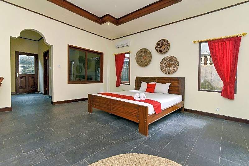 RedDoorz Plus near Seminyak Square