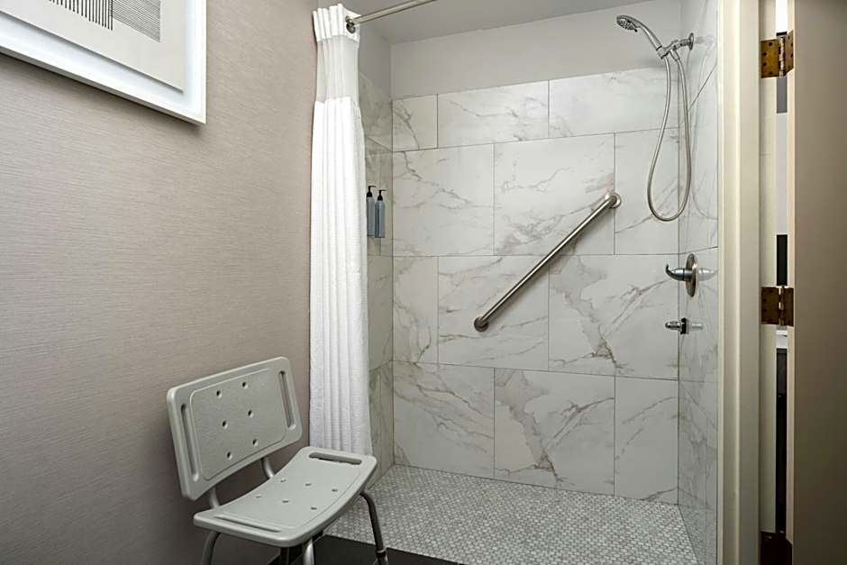 Courtyard by Marriott Detroit Utica