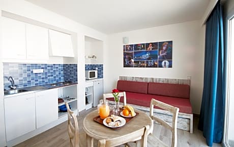 ONE BEDROOM APARTMENT